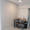 Renovated Apartment Quiet Backyard, Jacuzzi, BBQ,2