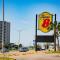 Super 8 by Wyndham Biloxi - 比洛克西