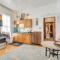 5 Mi to Millennium Park Apartment with Fireplaces