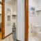 5 Mi to Millennium Park Apartment with Fireplaces