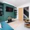Stylish Home in Bath with Driveway Parking, 10min from City