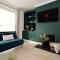 Stylish Home in Bath with Driveway Parking, 10min from City