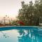 Charmantes Ferienhaus mit Pool umgeben vom Blau der sorrentinischen Küste