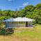 Bright Haiku Studio Patio and Rainforest View - Haiku