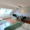 HOMELY STAY Serenity Greens - Stylisch Studio-Apartment with kitchen - 10 min to central station, pet friendly - Monachium