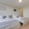 Incredible 1 BR Apt + Den @Crystal City With Gym - أرلينغتون