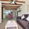 3 bed ground first floor apartment. Close to beach