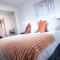 Kings Arms Suites - Luxury Double - Waterfall Shower - Self Check In