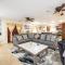 Tranquil Retreat: Luxury Home at Mount Eldens Foothills, Steps from Route 66 and Flagstaff Mall