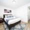 Urban Zen, AirCon, King Bed, 10 min WEM & DT!