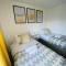 Home in Farnborough with Free Parking, Wifi & Netflix