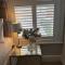 The Lily Pad - Boutique Townhouse, a short walk to Town Center and Racecourse
