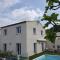 Villa sans vis-à-vis avec vue et piscine située entre Nîmes et Montpellier, à 20 minutes des plages - Aigues-Vives
