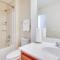 Cozy Greensboro Townhome with Community Pool and Grill