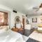 Near Golf Indian Wells Studio with Pool Access