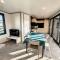 Chalet de standing 6 pers - Piscine chauffée - Proche plage - WIFI - Parking - Terrasse privée - FR-1-361-476