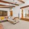 Beachside Weekender Retreat with Spa sleeps 11-13