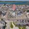 Fully Renovated Steps to Beach The Americana - هامبتون