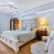Beachside Bliss Walk to Beach Great Amenities OW5-401