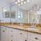 Beachside Bliss Walk to Beach Great Amenities OW5-401