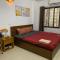 Centre Alley House & Travel
