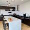Spacious Private Villa Modern Style near beach