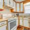 Charming Satsuma Home about 14 Mi to Mobile!