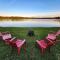 Waterfront cottage with kayaks and a hot tub - Belwood