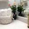 Gorgeous 2 Bedrooms Suite Private entrane with patio-Free Parking