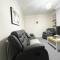Cosy Home, Family & Contractor Friendly 4 Bedroom Near Leeds Centre, Sleeps 7