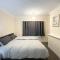 Cosy Home, Family & Contractor Friendly 4 Bedroom Near Leeds Centre, Sleeps 7