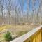 Secluded Poconos Retreat with Deck and Fire Pit - إيست سترودسبورغ