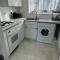 Charming Escape: 2BR Home with Parking - 阿夫雷