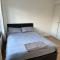 Charming Escape: 2BR Home with Parking - 阿夫雷