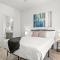 CozySuites Glendale by the stadium with pool 16 - 格伦代尔