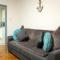 Comfortable 3 Bedrooms Leeds Beach House - Ideal for Family and Contractors - Free WIFI, Projector in bedroom and Free Parking for 2 cars