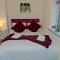 Comfortable 3 Bedrooms Leeds Beach House - Ideal for Family and Contractors - Free WIFI, Projector in bedroom and Free Parking for 2 cars