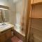 Appartement rénové cosy avec piscine, pour 4 personnes, proche des pistes et du village. - FR-1-342-180