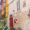 CENTRO STORICO Redmood House a 5 min dal Mare, Breakfast, Aria Condizionata, Wi-Fi e Netflix