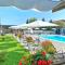 16 Lakes Hotel