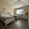 3 bedroom modern home with pool area at the Tustin Marketplace -15 minutes to Disneyland - توستين