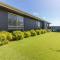 On the Park-Modern 4 Bedroom -3 Living Area Home 100m to Parks and Shopping Centre