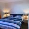 On the Park-Modern 4 Bedroom -3 Living Area Home 100m to Parks and Shopping Centre