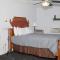 Longhouse Lodge Motel