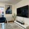 Luxury Lakeview Apartment