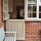 'BRAMLEY FALL COTTAGE' ' ON SITE EV POINT - Attached Cottage,3 Separate Bedrooms -1 on ground level, SLEEPS 6, 2 Bathrooms, Sandy Wittering Beach 8min drive, Rural Location, Child friendly, Small Breed Dog Friendly, Private Parking - 奇切斯特