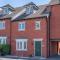 Guildhall - Beauluxe Properties large property - 3 bedroom - 4 beds - sleeps upto 6 people - Castle Gresley