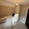 Impeccable 3-Bed House in Walsall - 沃尔索尔