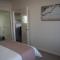 Lovely 2 Bedroom Serviced Apartment & Free Parking - Mandurah