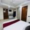 Hotel Saket Place - Near Saket Metro - Nova Deli